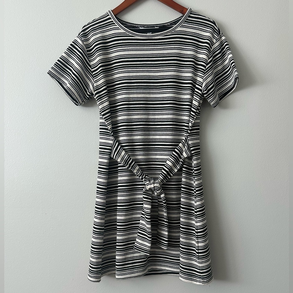 BB Dakota Black and White Tie Dress Size Large